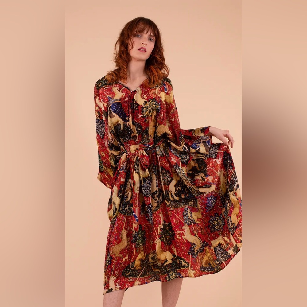 Samantha Pleet Valerian Dress Cape Robe Red Tapestry with Sash Large